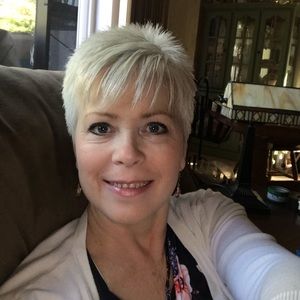 Meet your Poshers, Louisa & Dan.